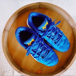 Boys size 6 Nike sneakers